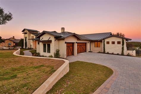 stucco houses with metal roofs|stucco outside of house.